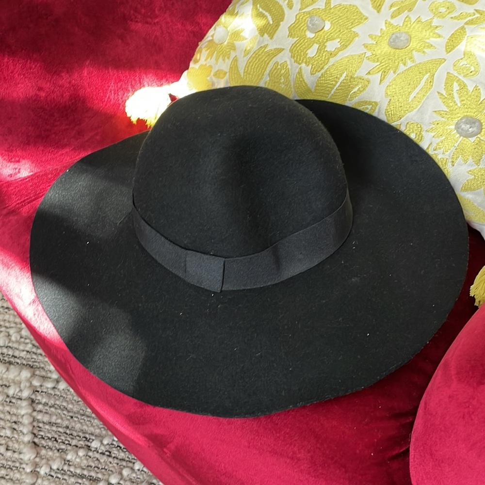 Wool hat - Picture 3 of 3
